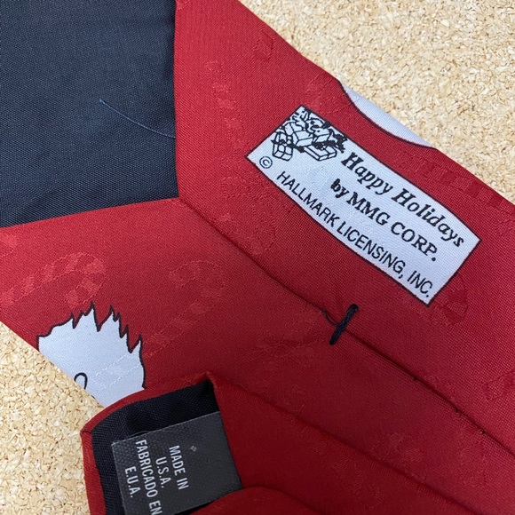 Santa Claus in the hot tub with reindeer tie - Picture 3 of 5